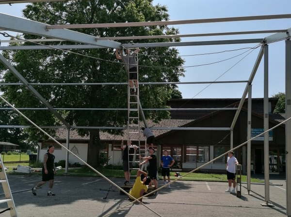 Zeltaufbau 14